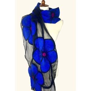 NEW POMEGRANATE MOON women's flower detail wrap scarf shawl in royal blue